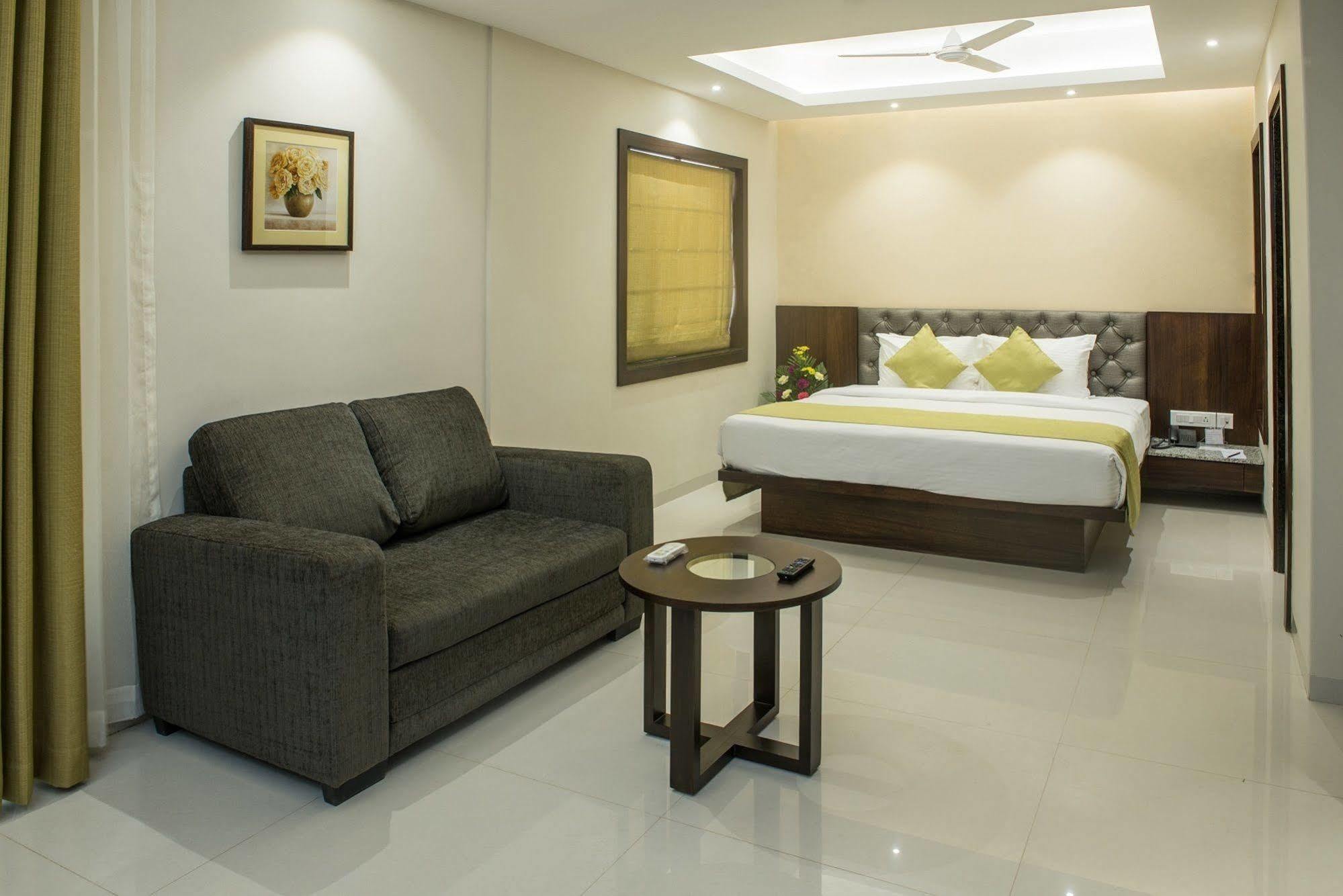 Hotel Calangute Towers Buitenkant foto